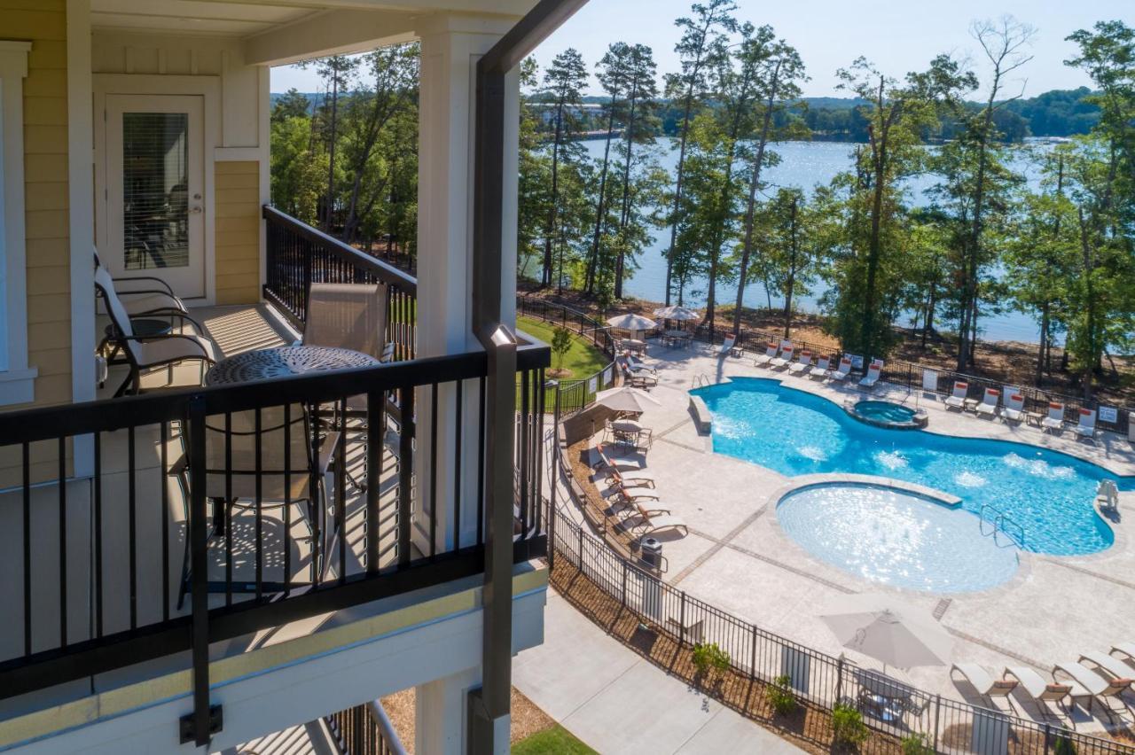 1 Bedroom Suites Kitchen Lakeside View King Bed,1001762850:JPEG