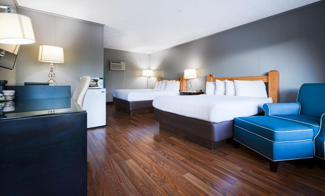 Two Queen Bed Standard Motel Unit Bridge View