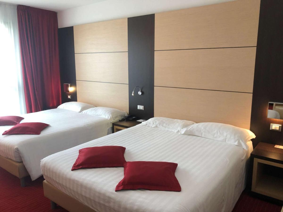 Comfort Quadruple Room with Two Queen Beds,1209311188:JPEG