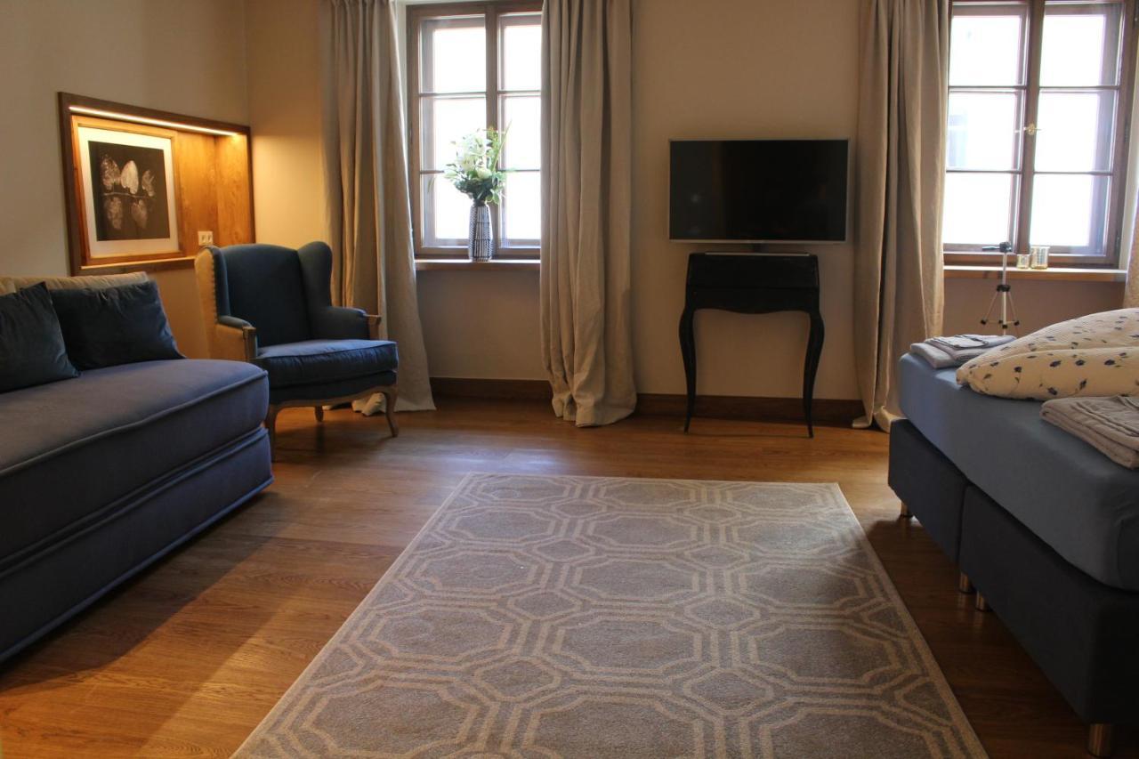Deluxe Studio