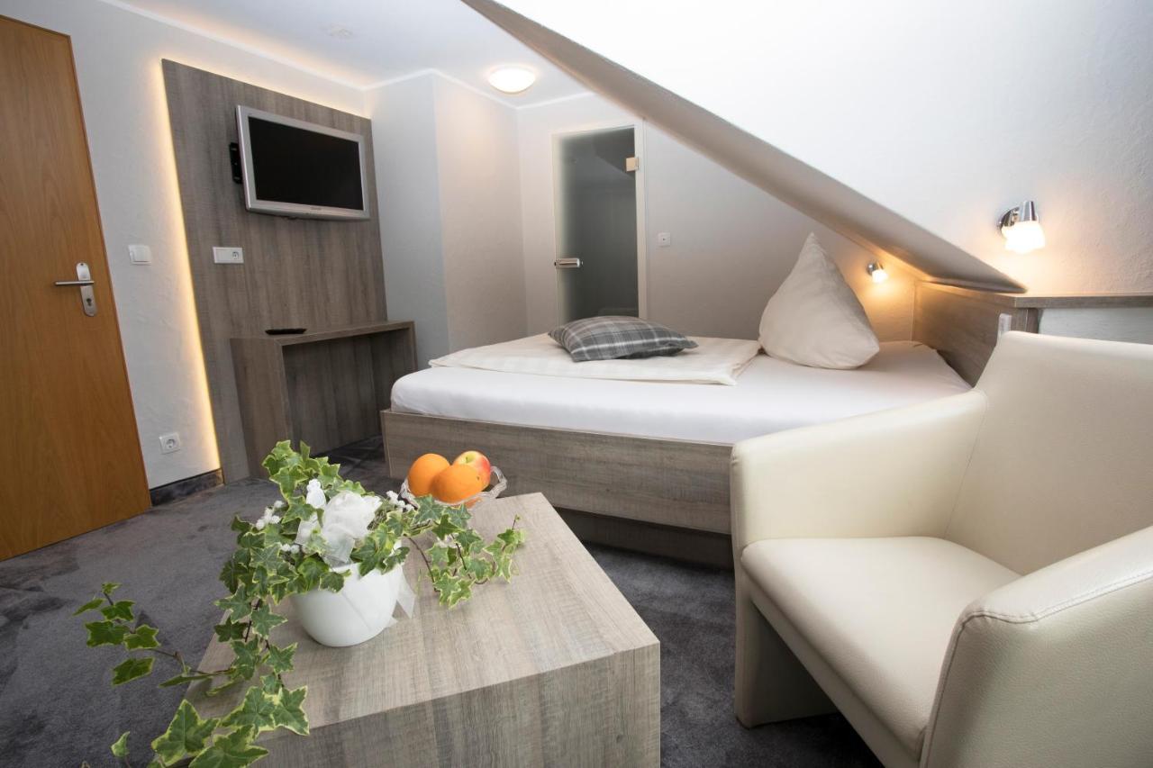 Budget Double Room Souterrain or Top Storey Location Guesthouse,1002395832:JPEG