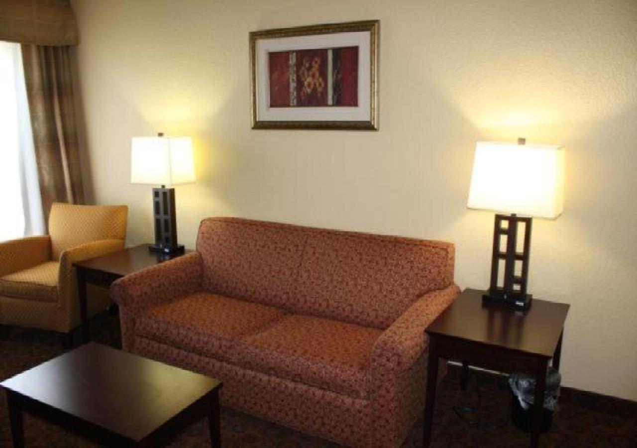 Deluxe King Room Mobility or Hearing Impaired Access Non-Smoking