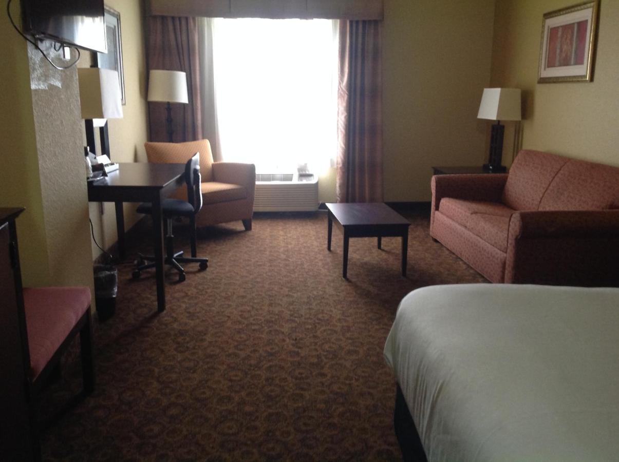 Deluxe King Room Mobility or Hearing Impaired Access Non-Smoking