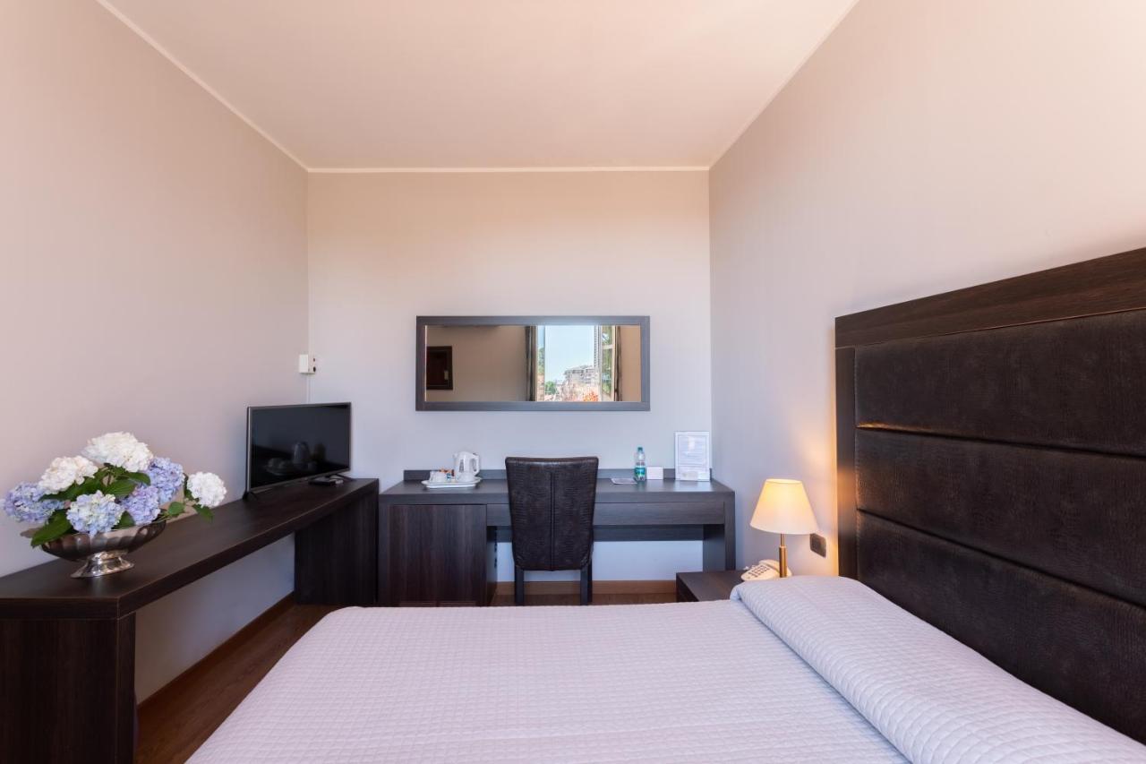 Deluxe Double Room Side Lake View