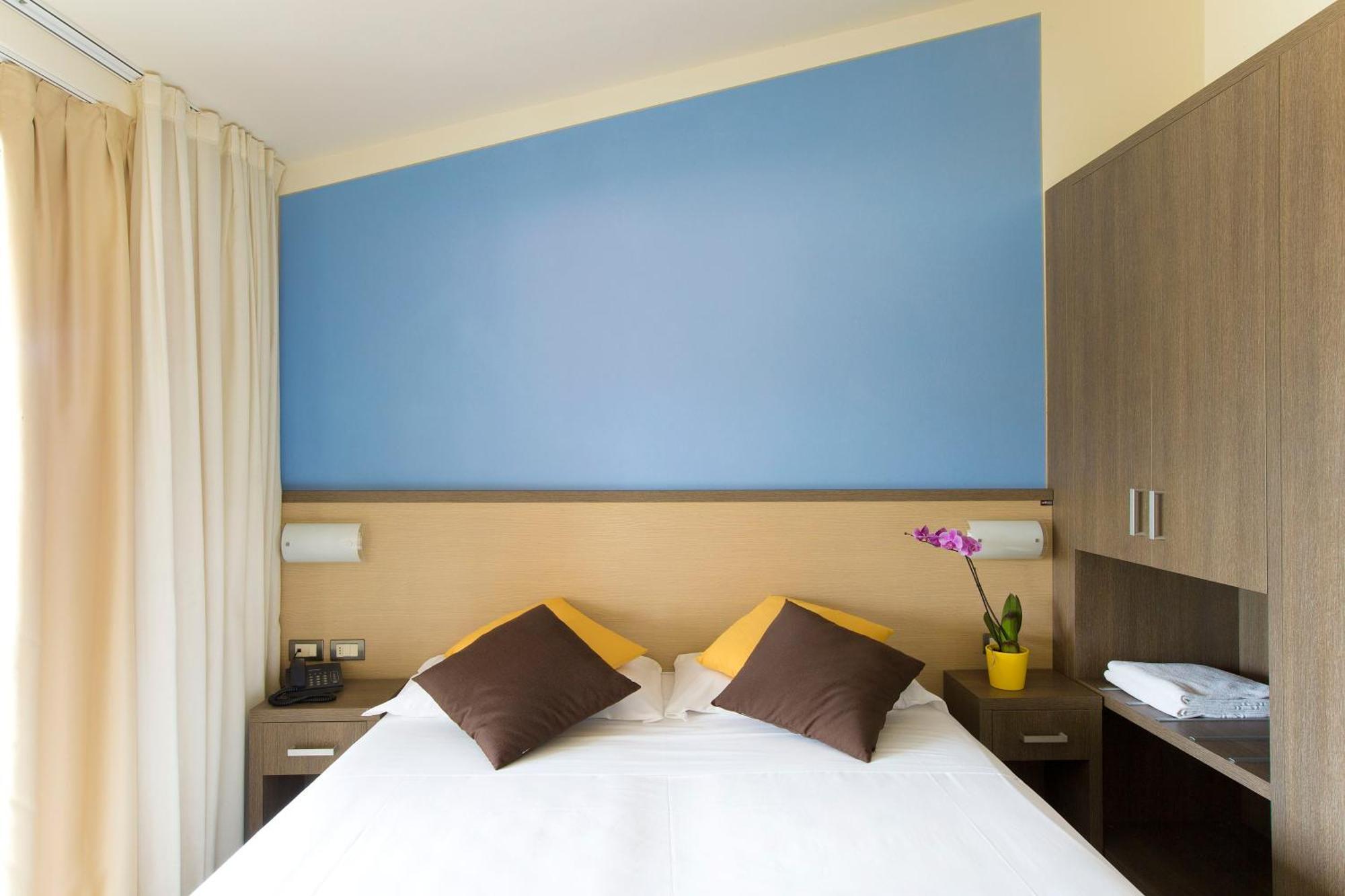 Superior Double or Twin Room Lake View