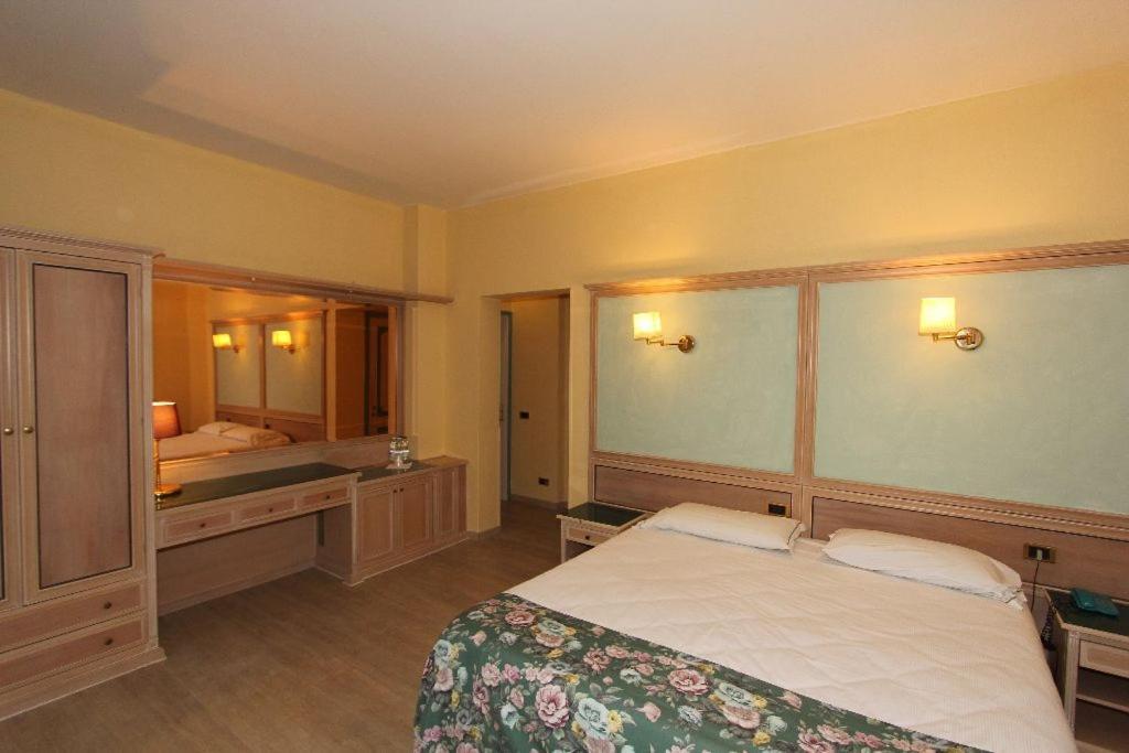 Family Room,1657138144:JPEG