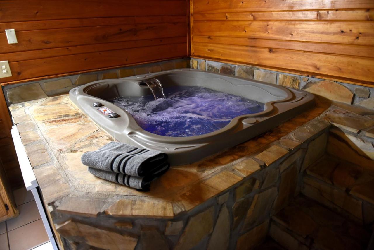 King Suite with Hot Tub and Mountain View