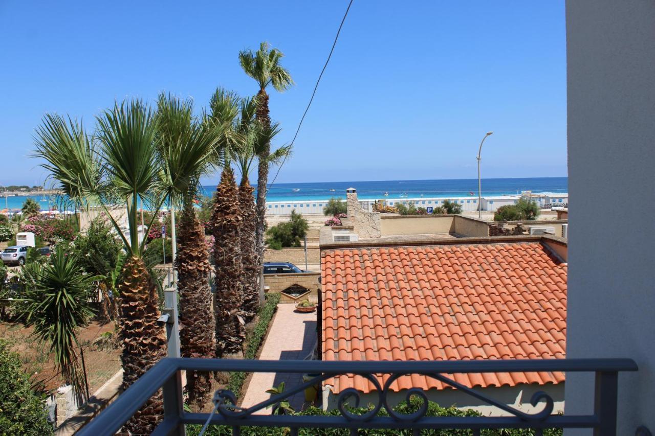 Deluxe Triple Room Lateral Sea View
