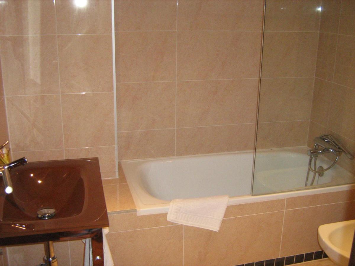 Single Room,1207658908:JPEG