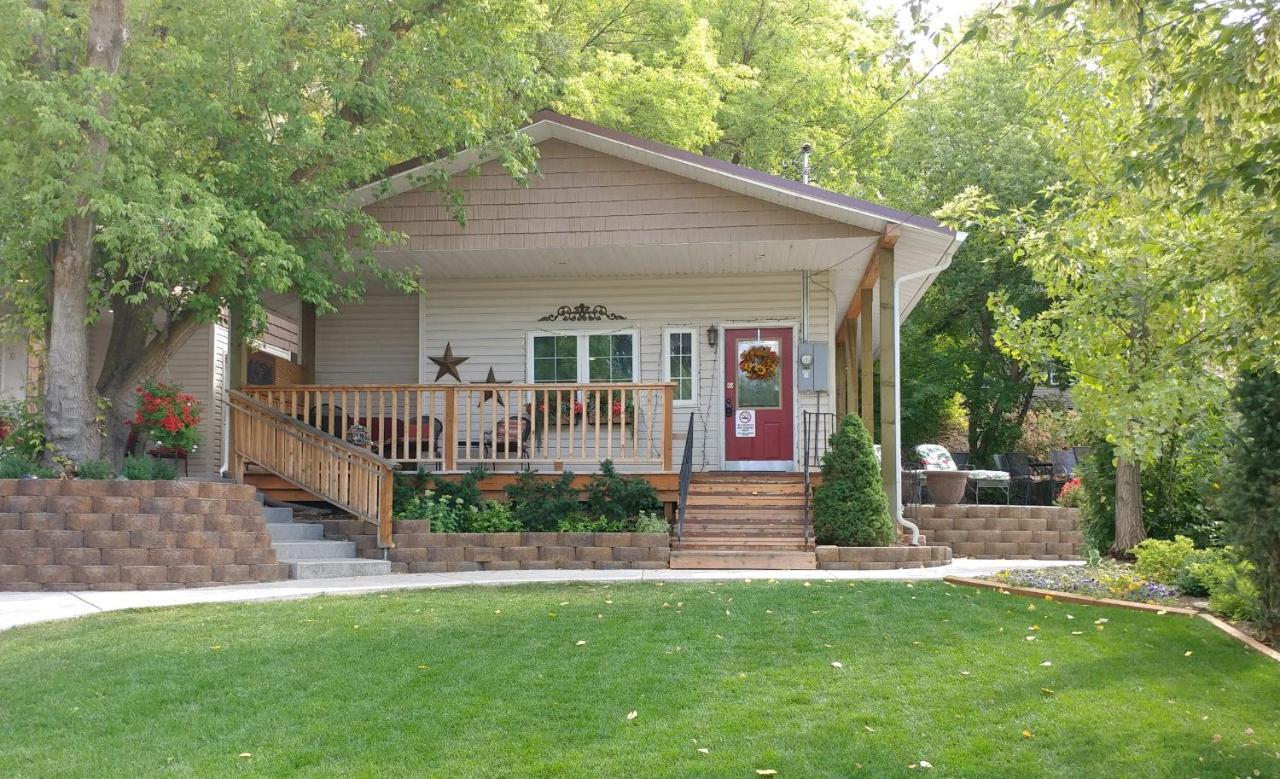 The Cottage Two Bedrooms One Bath Full Kitchen