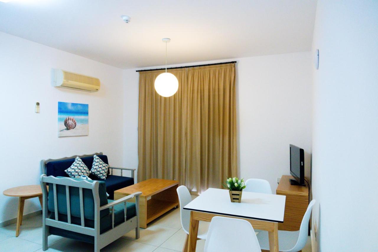 Superior One-Bedroom Apartment Inland View