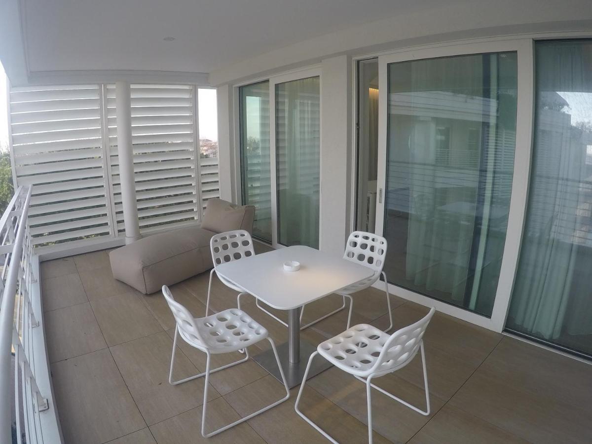 Deluxe One-Bedroom Apartment