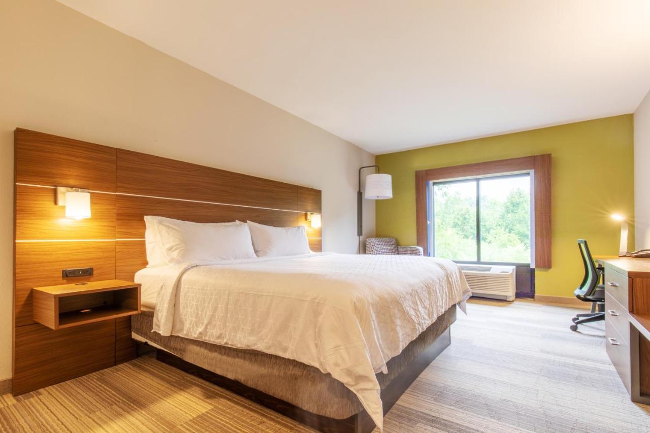 King Room - Mobility Access/Hearing Accessible