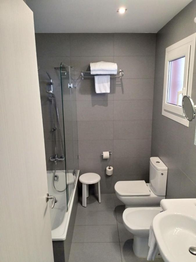 Double or Twin Room Interior,1006936927:JPEG