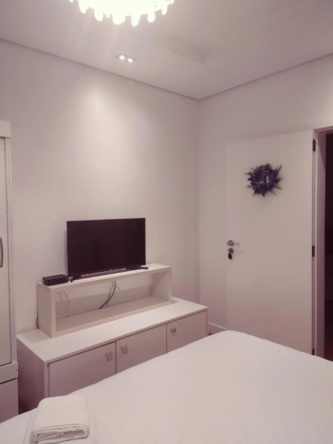 Quarto Triplo com Banheiro Privativo