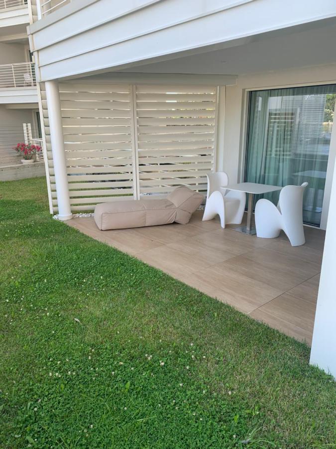 Deluxe One-Bedroom Apartment Garden