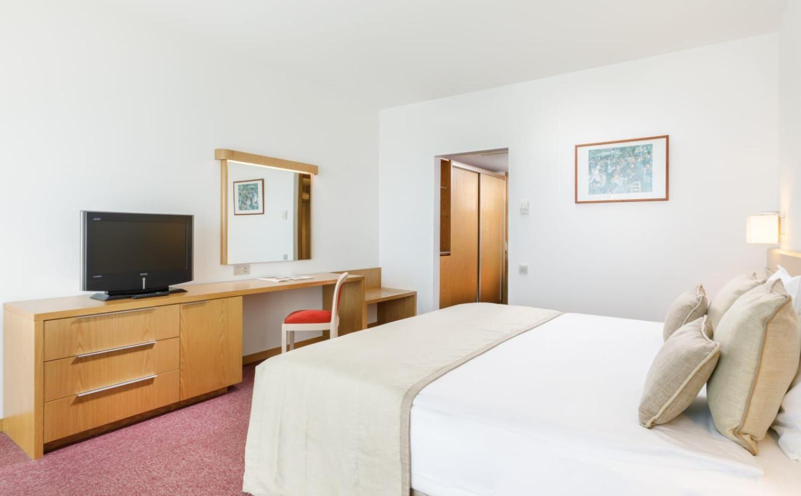 Double or Twin Room Side Sea View