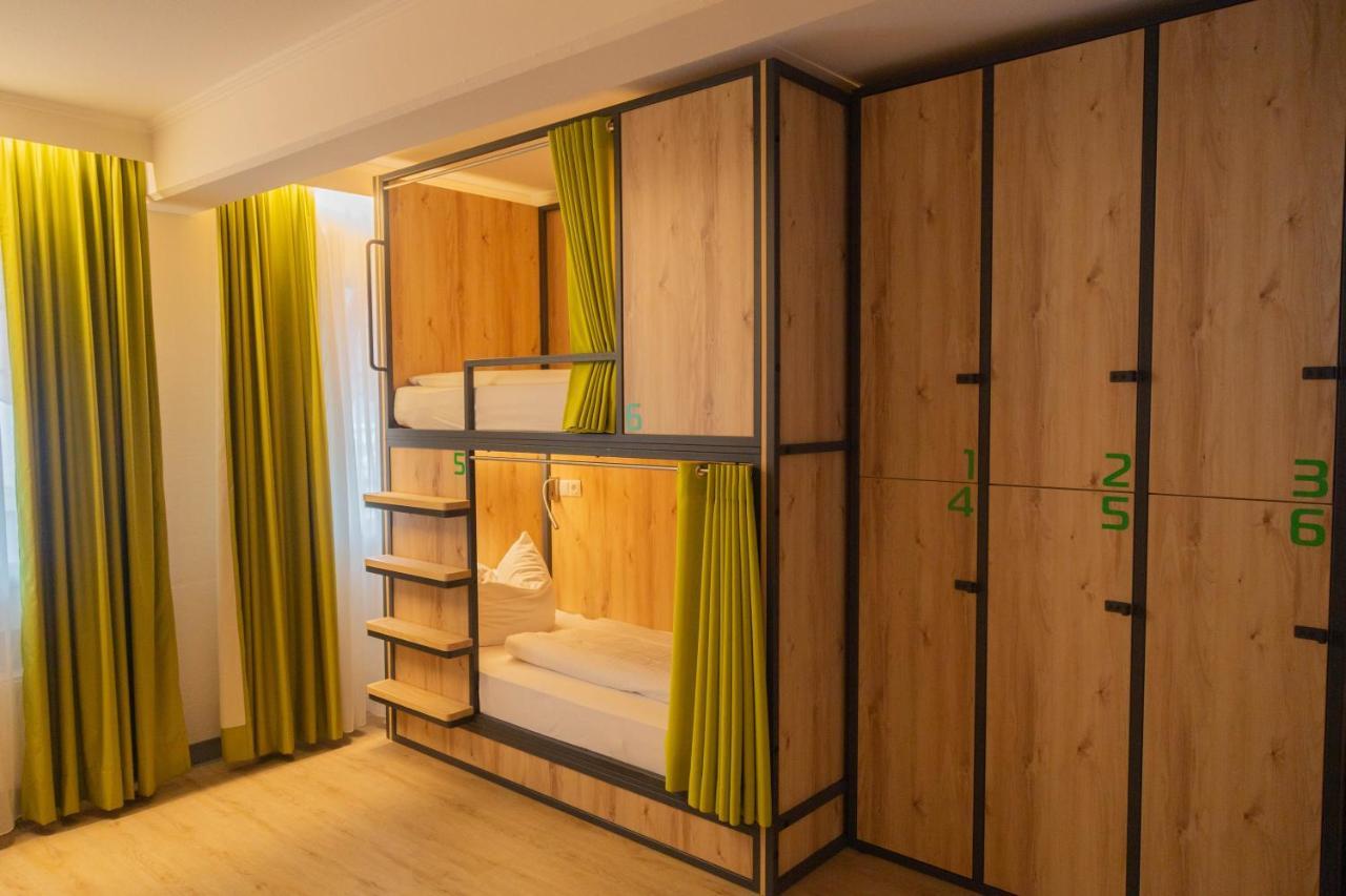 Bed 6-Bed Dormitory Room