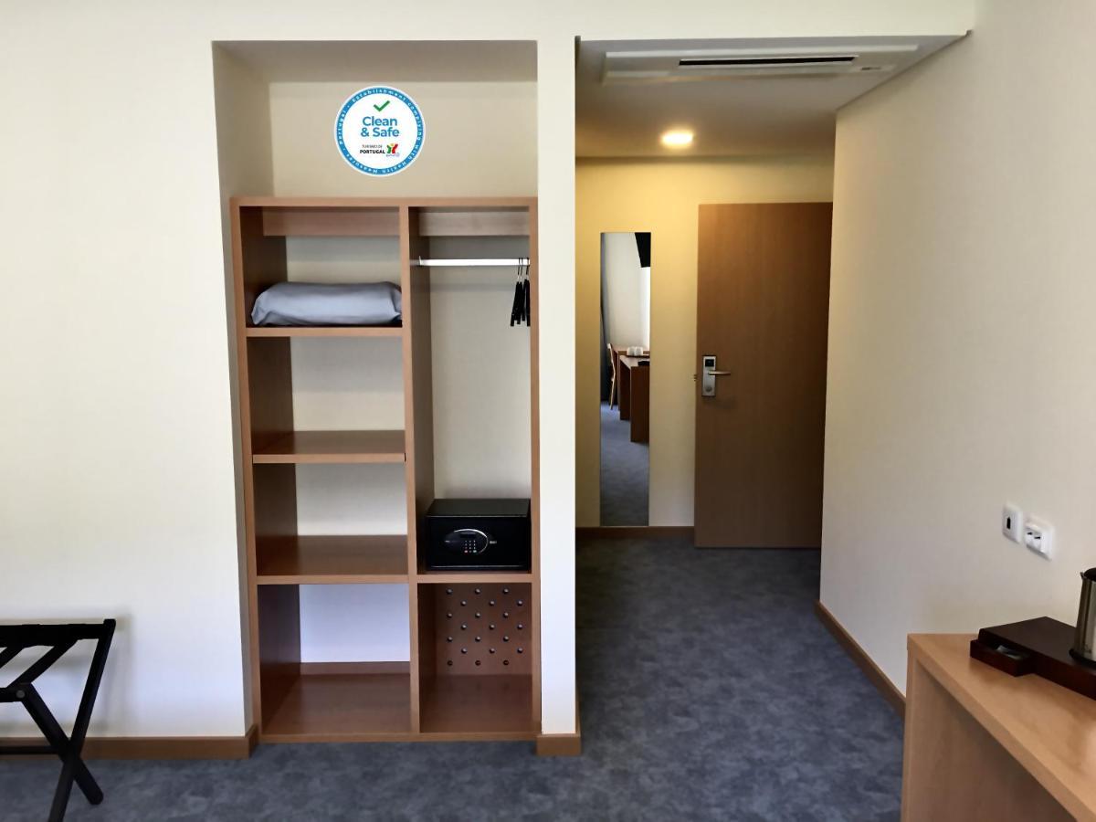 Quarto Grande com Vista Cidade - Acesso a Pessoas com Mobilidade Condicionada