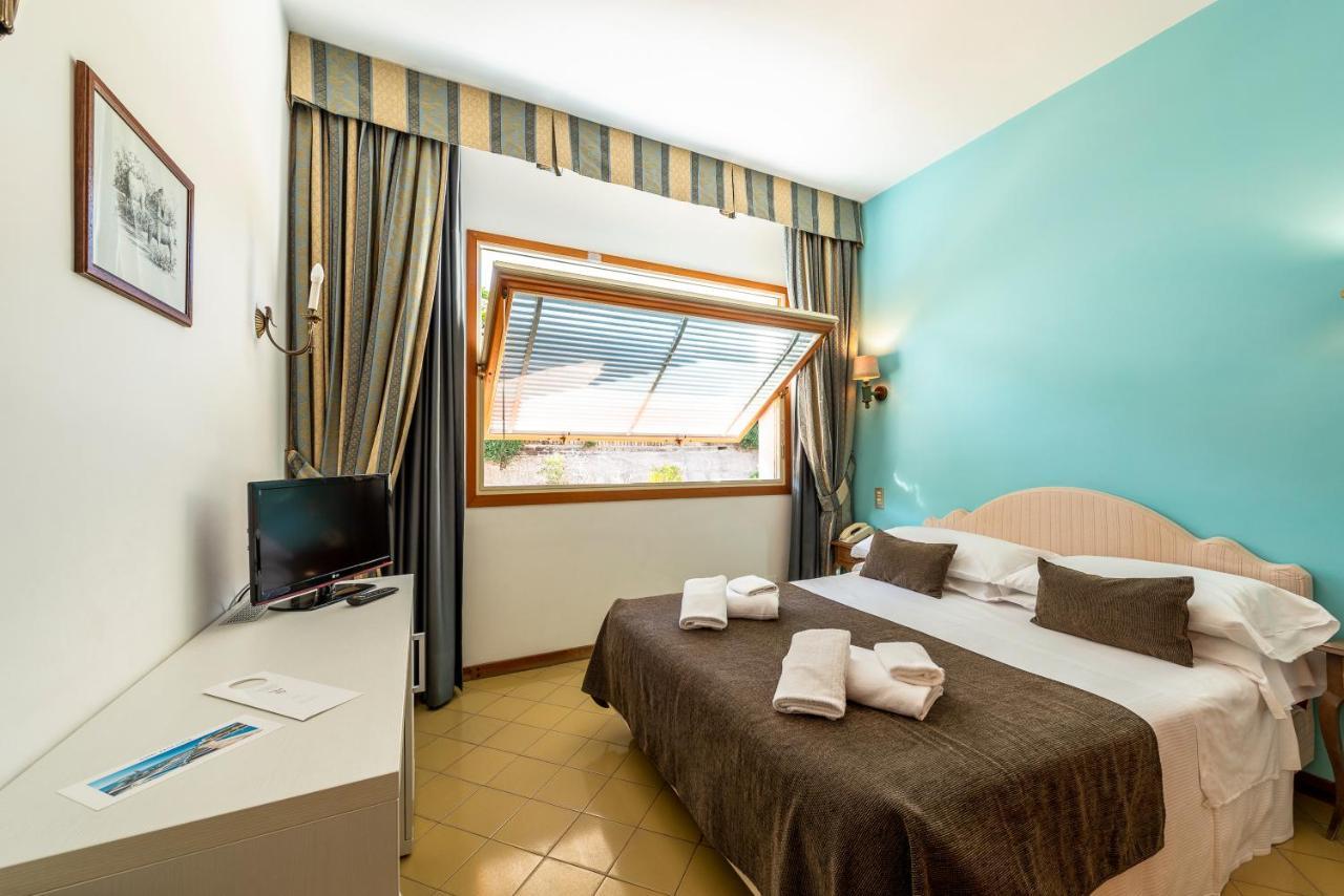 Two Connecting Small Double Rooms,1223834824:JPEG