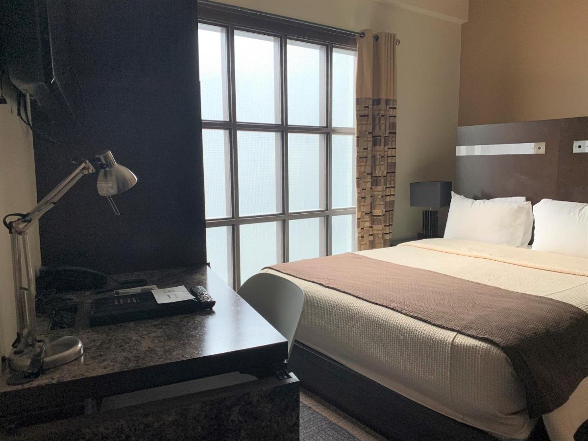 Standard Queen Room