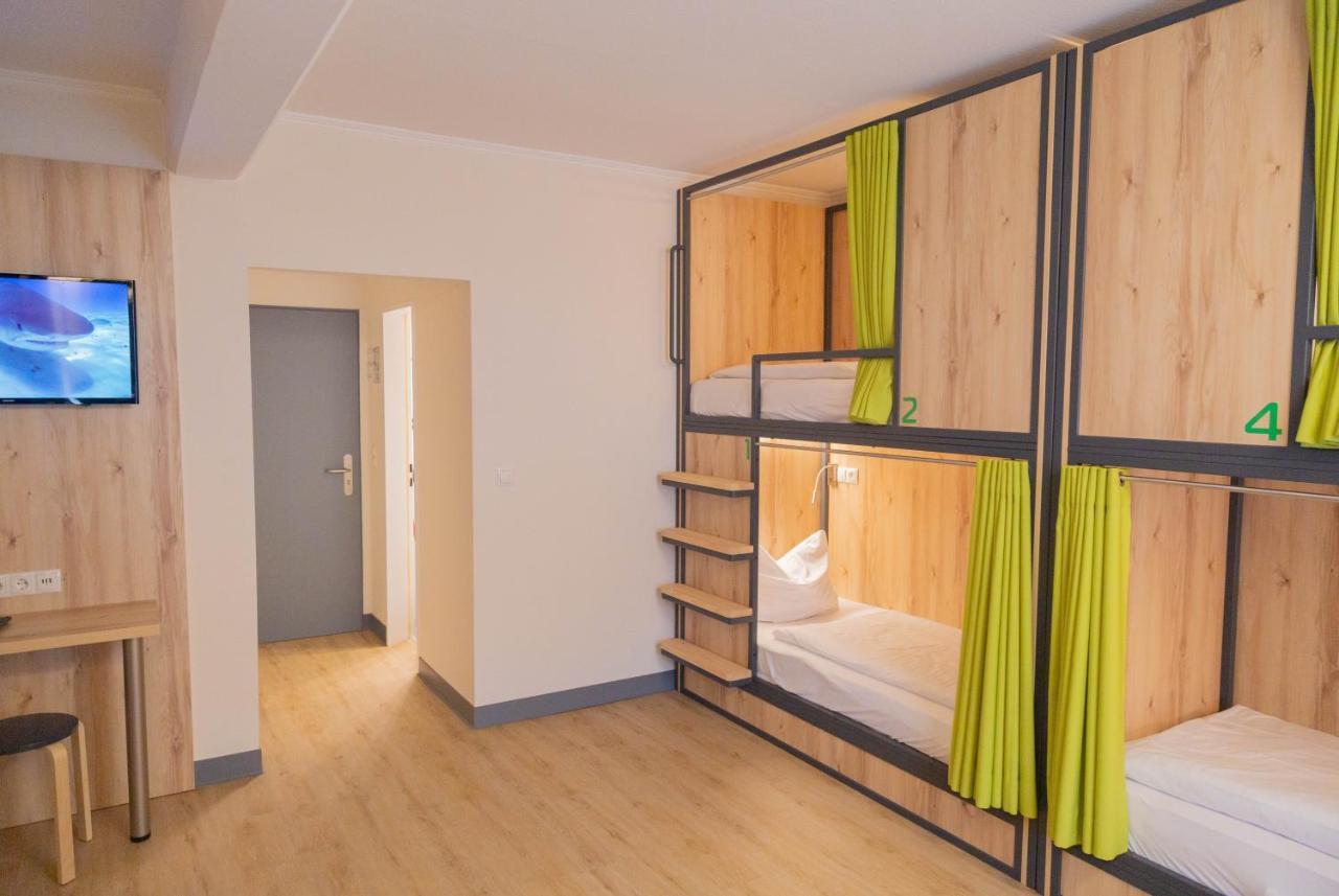 Bed 6-Bed Dormitory Room
