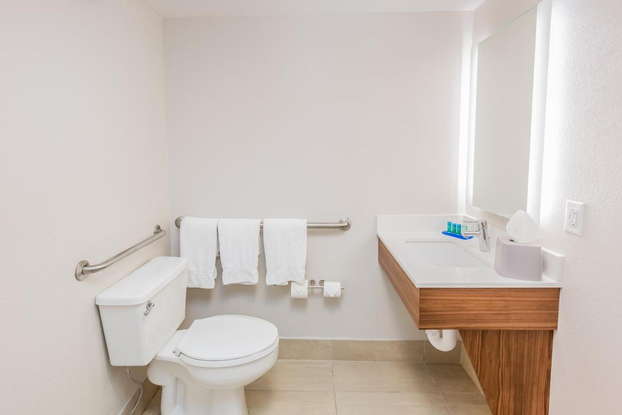 Queen Room Two Queen Beds Disability Access or Non-Smoking