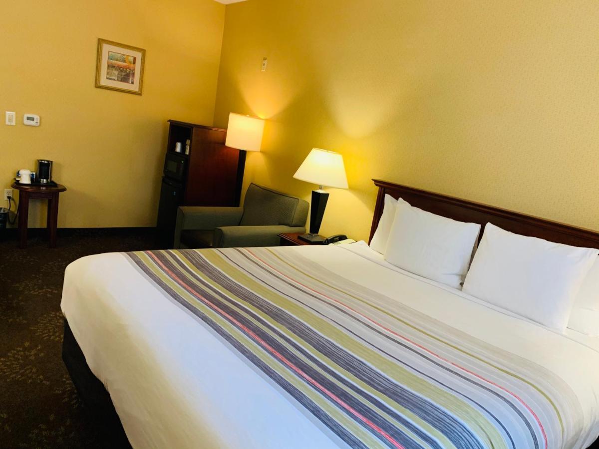 Zimmer mit Kingsize-Bett