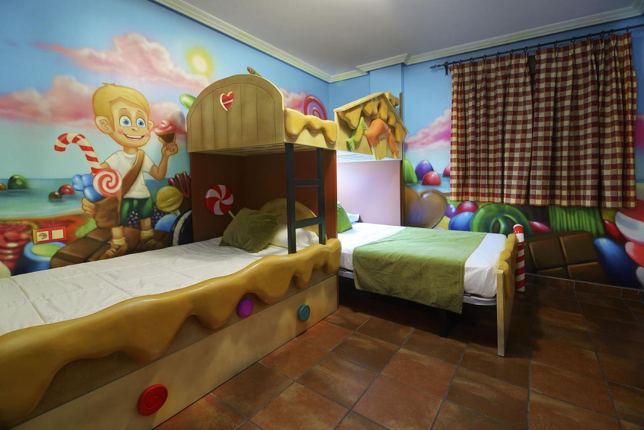 Thematic Room Double Bed Two Single Beds