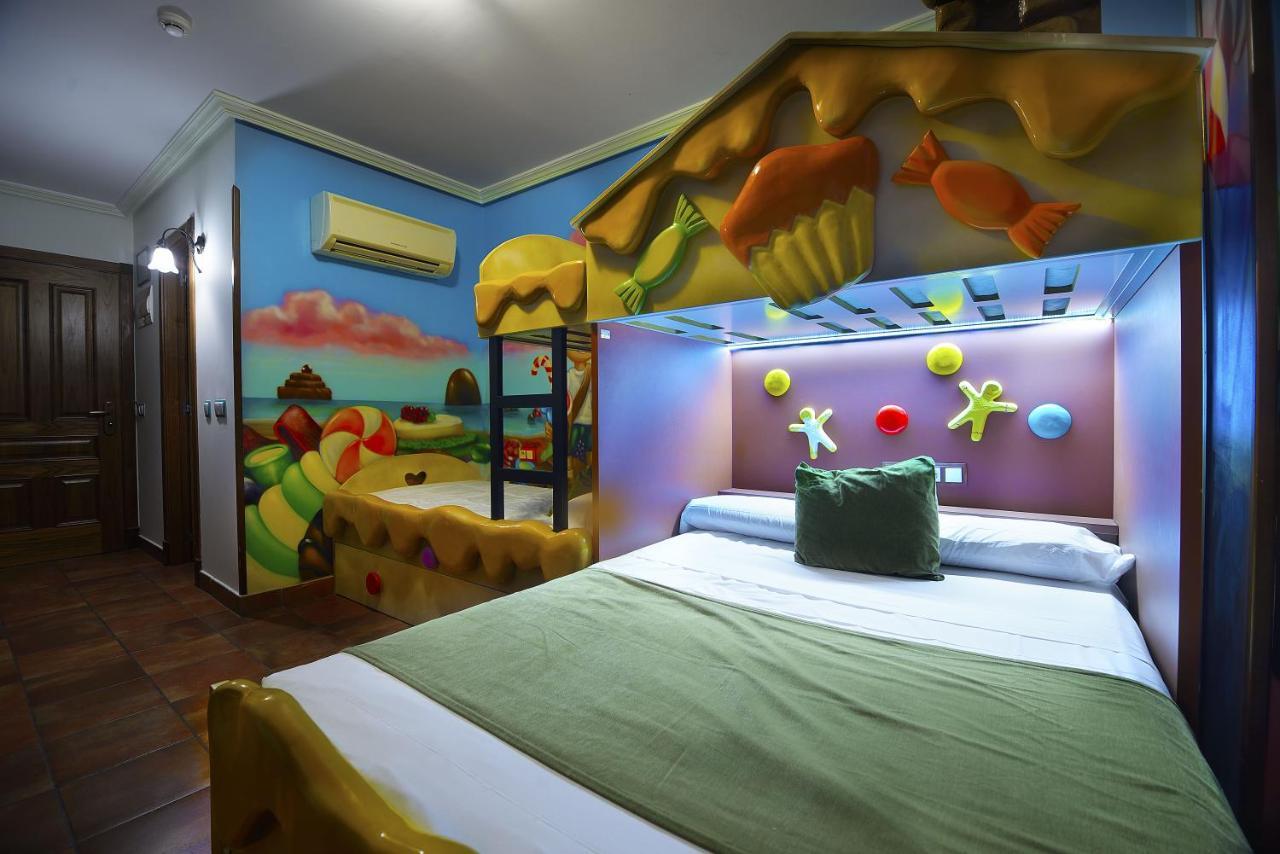 Thematic Room Double Bed Two Single Beds