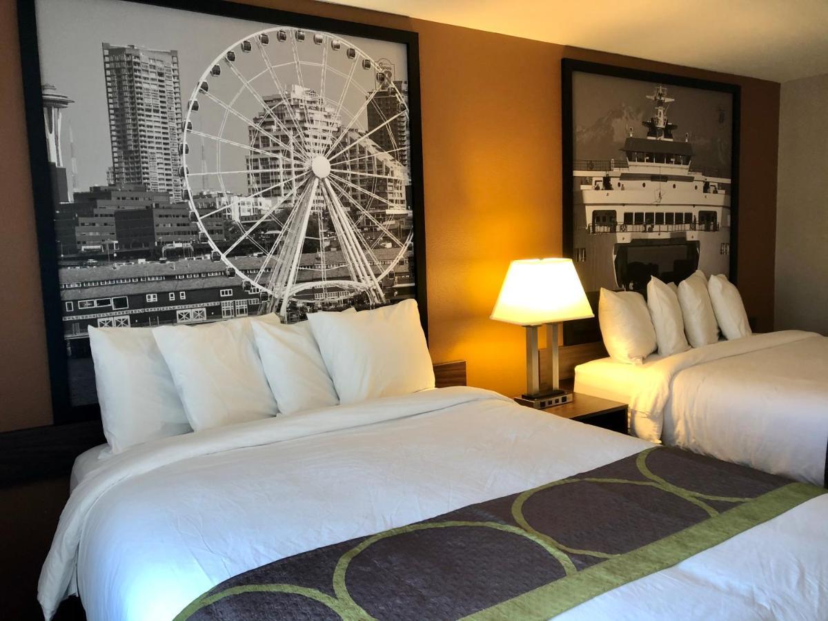 Queen Room Two Queen Beds Mobility Access or Non-Smoking