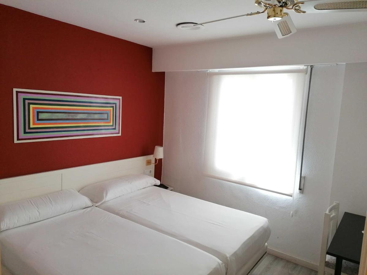 Twin Room,1443931720:JPEG