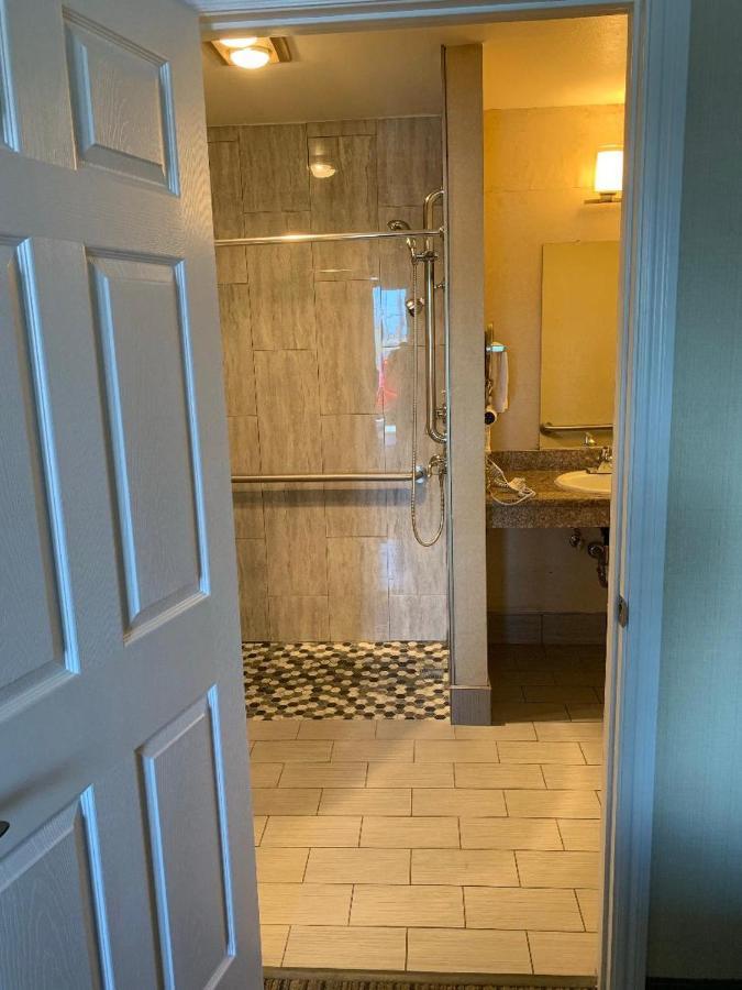 Queen Room - Disability Access