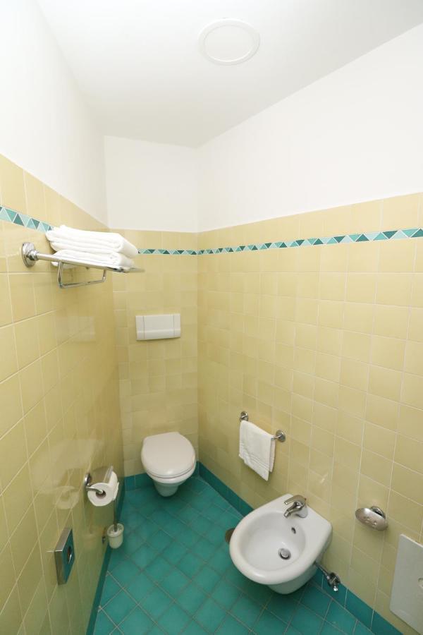 Economy Double or Twin Room,1010371993:JPEG