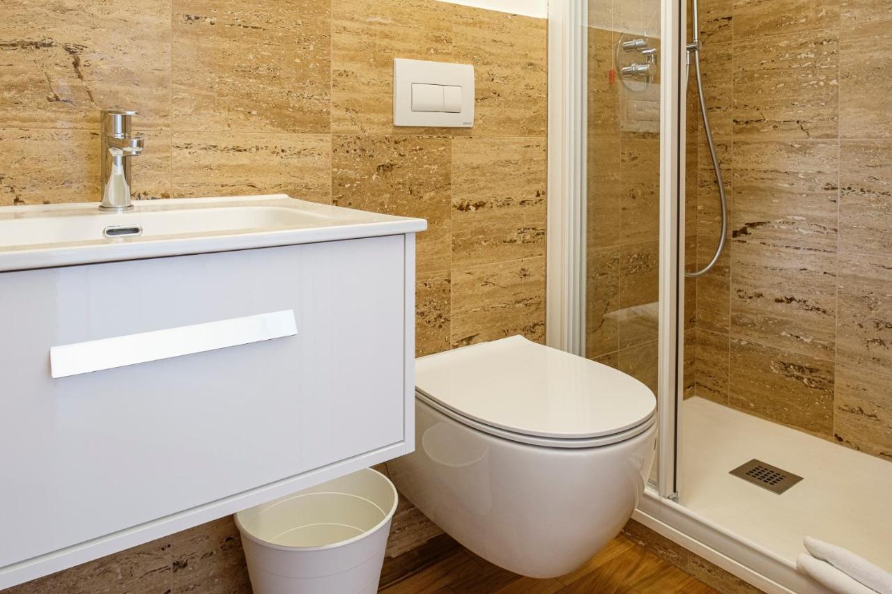 Twin Room Private Bathroom