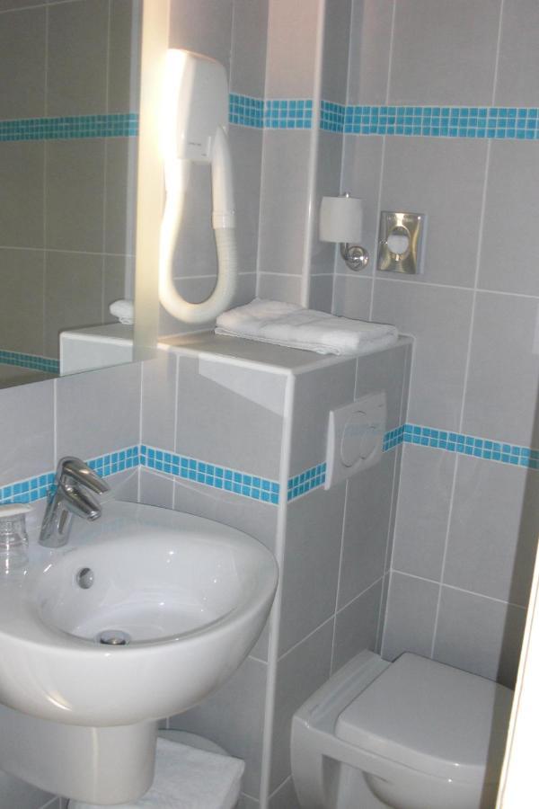 Single Room,1444782691:JPEG