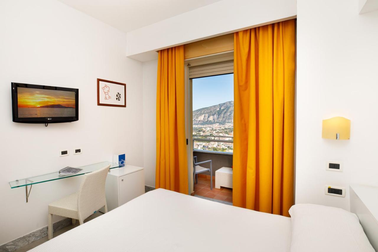 Double or Twin Room Side Sea View