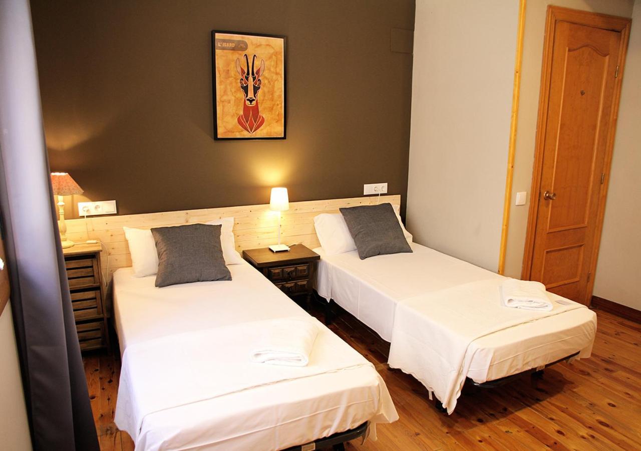 Double or Twin Room Private Bathroom