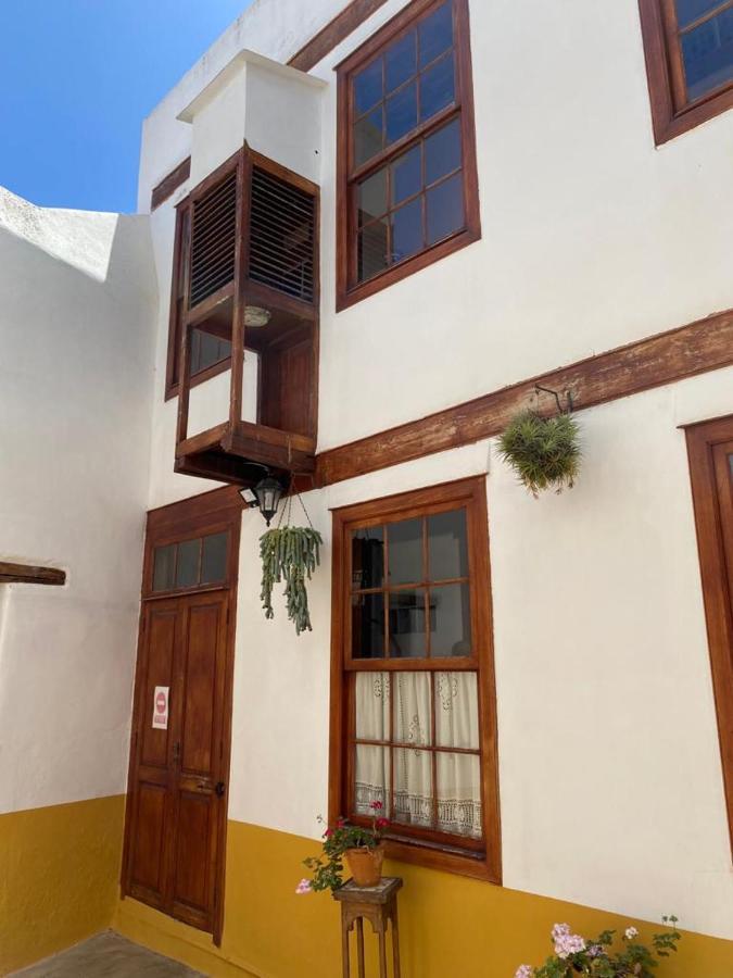 Three-Bedroom House,190987849:JPEG