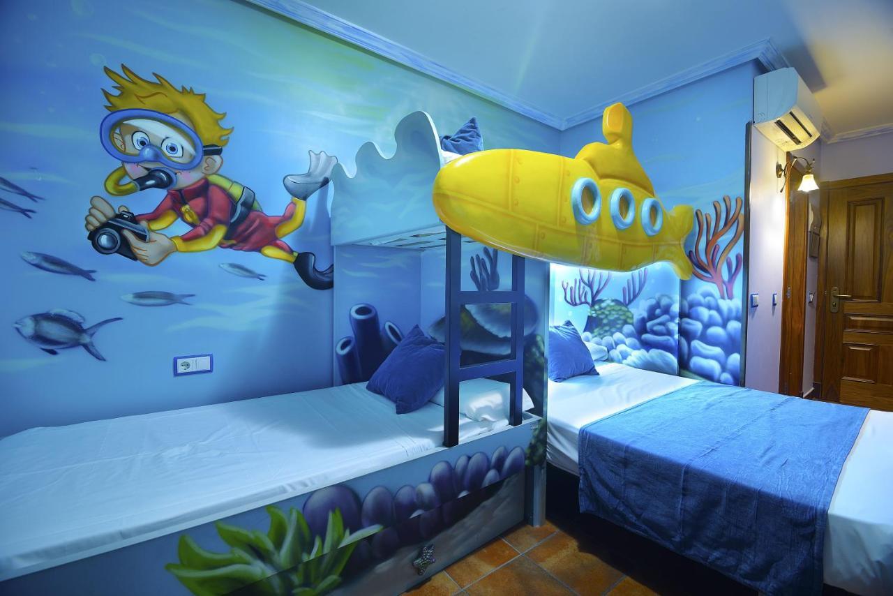 Thematic Room Double Bed Two Single Beds