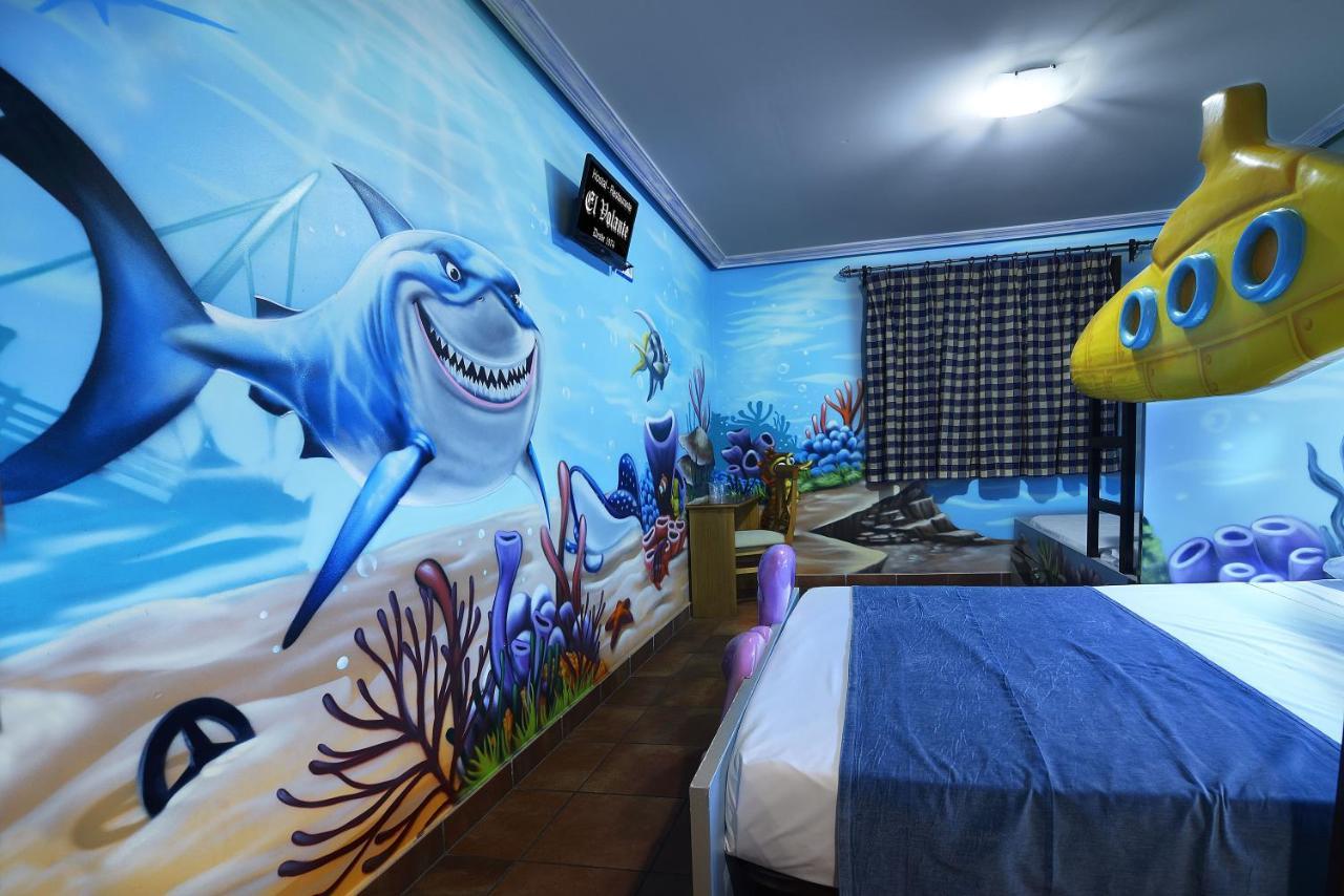 Thematic Room Double Bed Two Single Beds