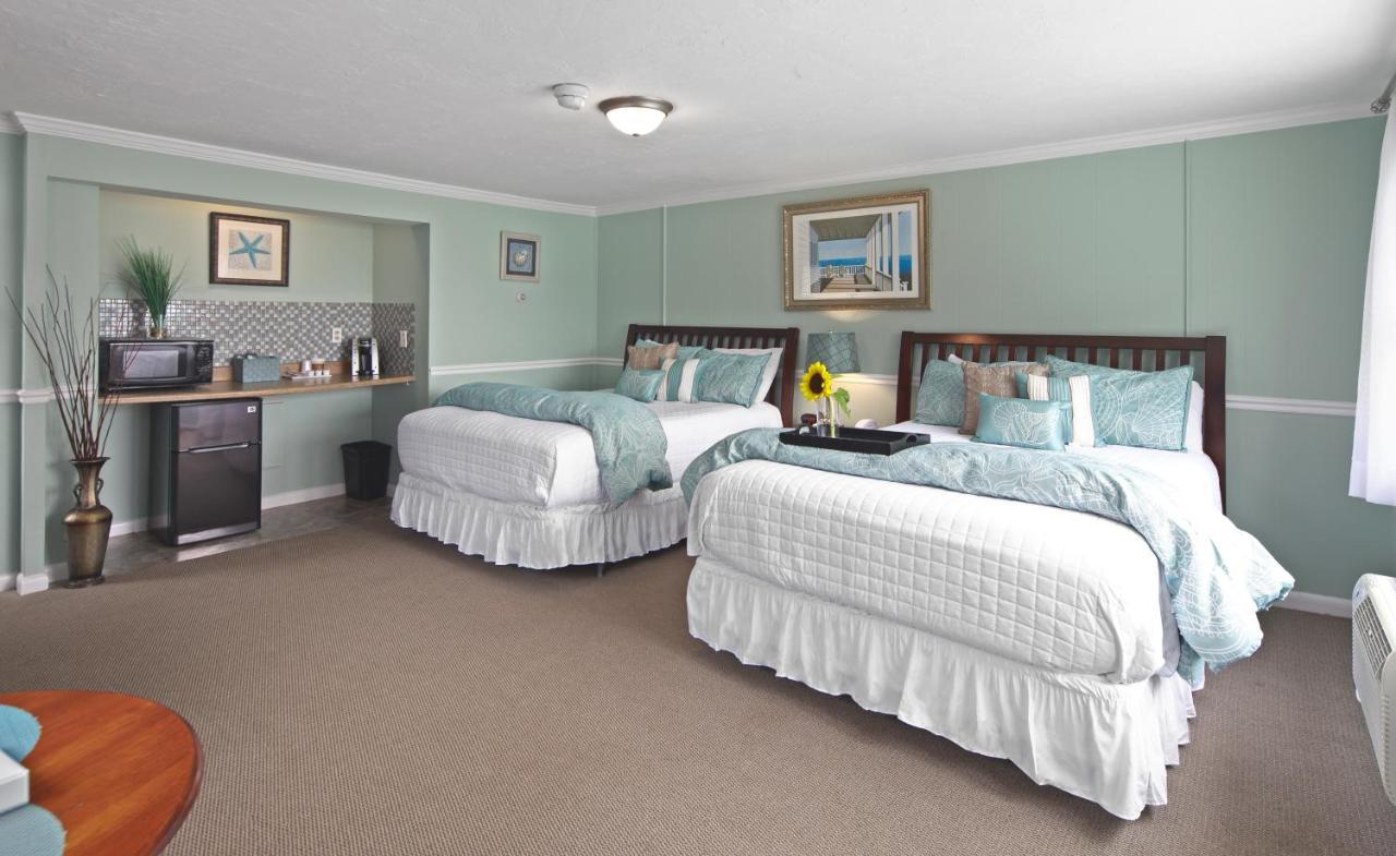 Queen Room Two Queen Beds Partial Ocean View
