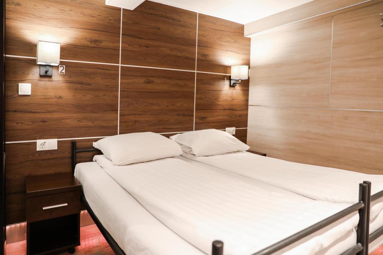 Bed 8-Bed Mixed Dormitory Room