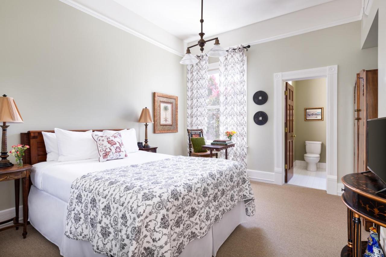 Standard Queen Room