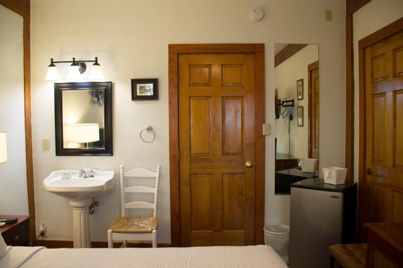Classic Queen Room