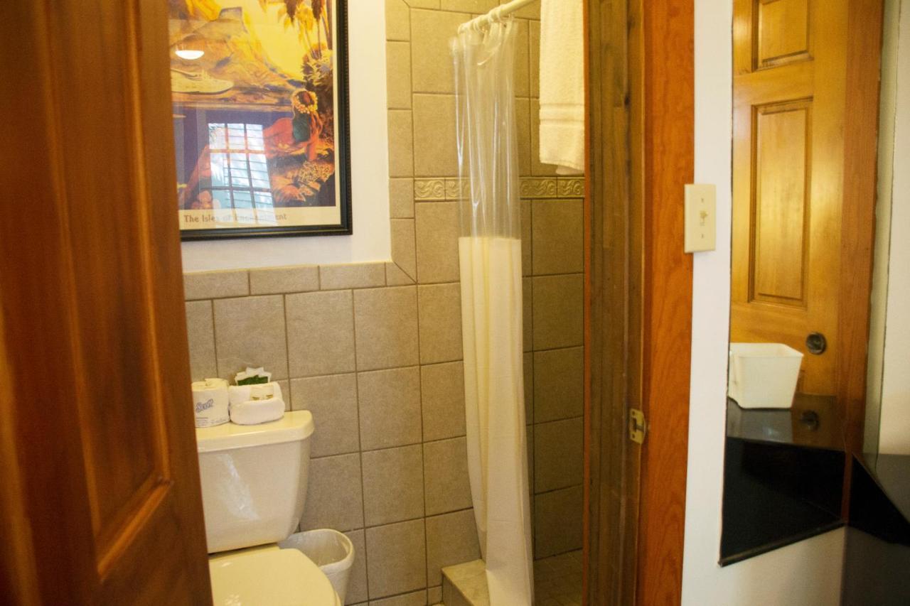 Classic Queen Room