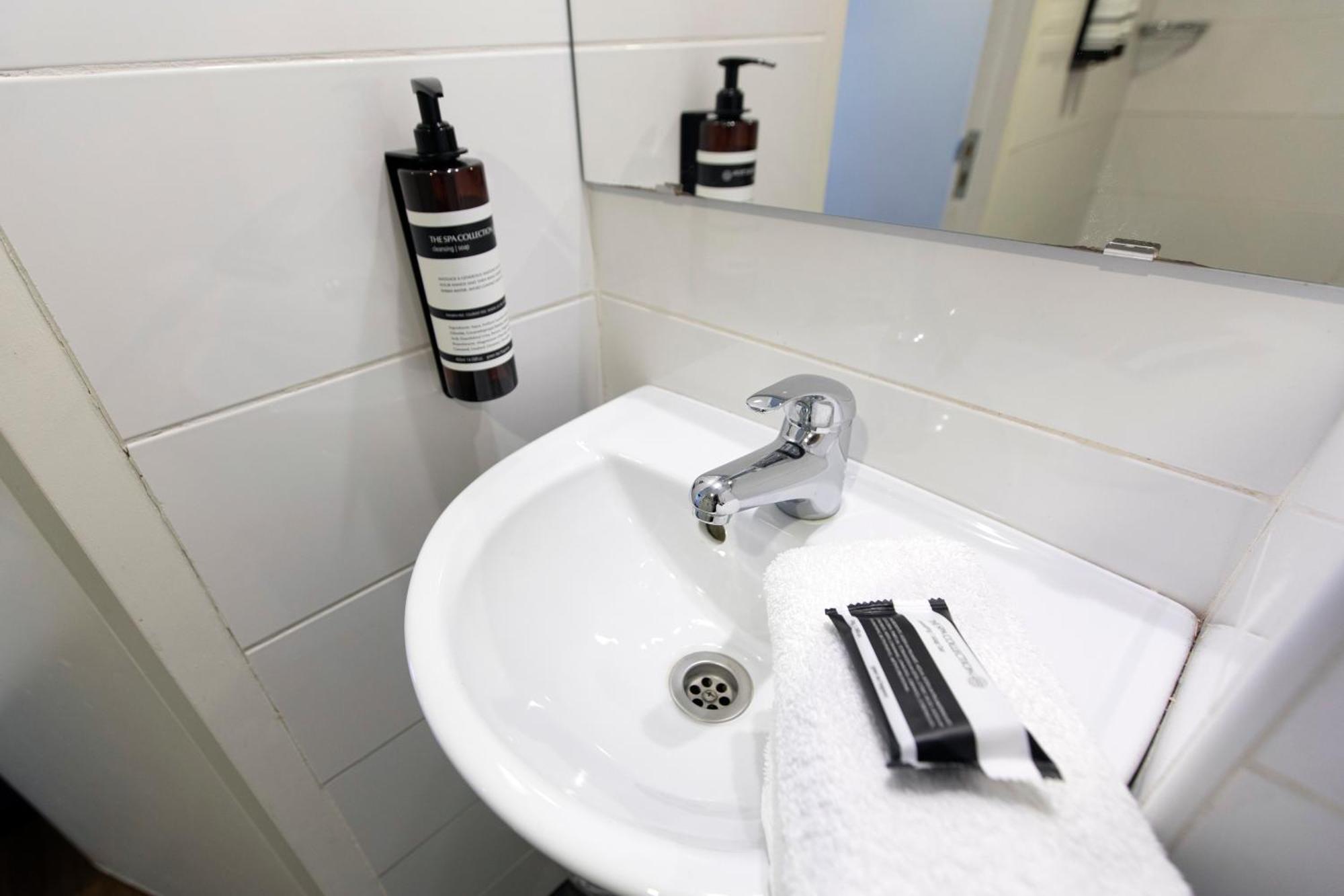 Twin Room Private Bathroom
