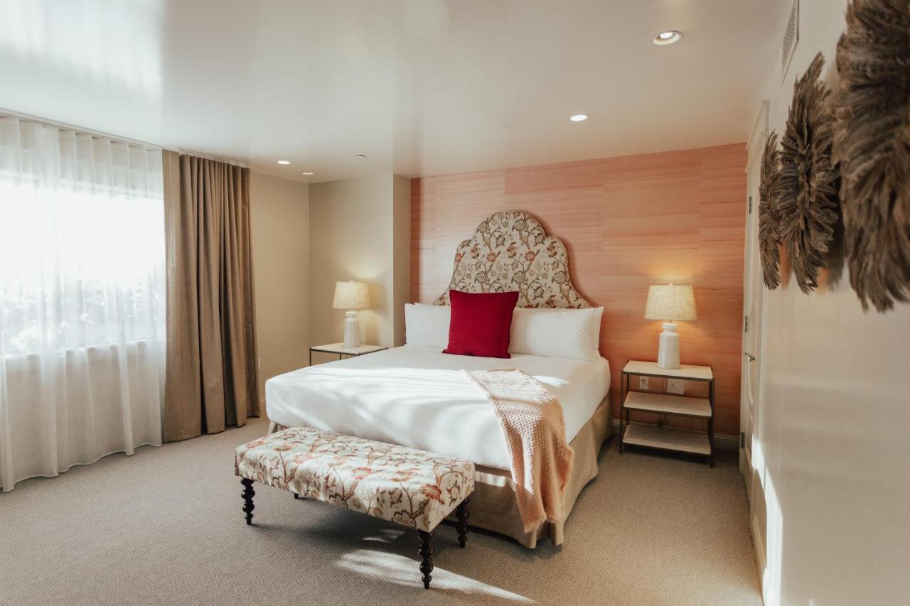 King Suite Sitting Room