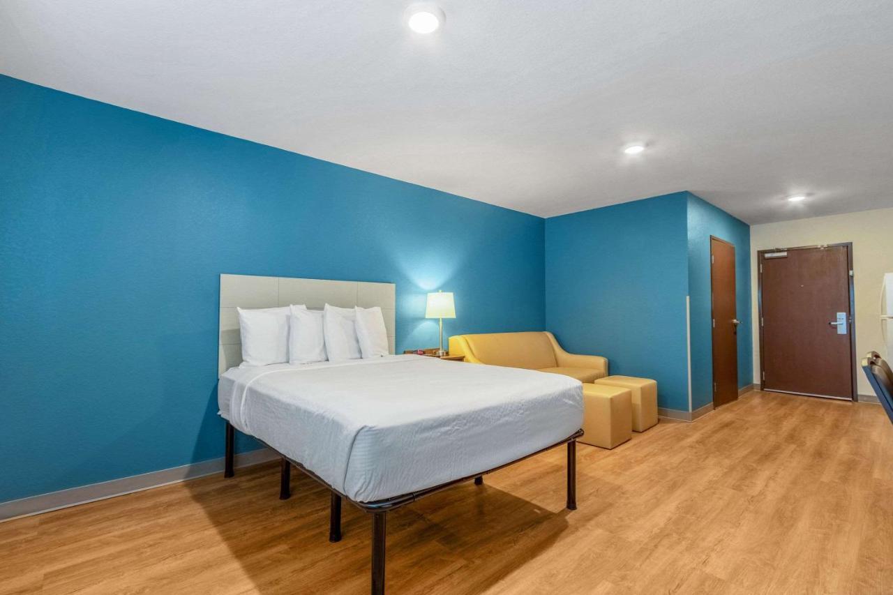 Queen Room Sofa Bed Disability Access or Non-Smoking
