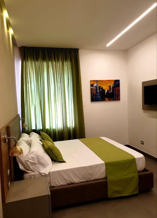 Habitación con cama grande